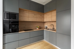 Gray kitchen with a wooden countertop and a wood-effect apron photo