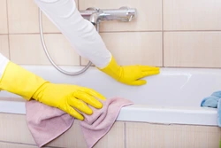 Cleaning the bathtub photo