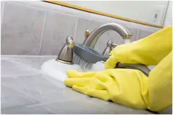 Cleaning the bathtub photo
