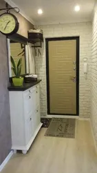 Koridorda saat interyerdə fotoşəkil