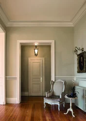 Plinth On The Ceiling In The Living Room Photo