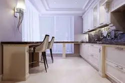 Интерьер кухни со светлым полом