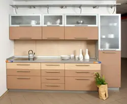 Bir kiçik pəncərə ilə mətbəx daxili