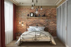 Ochiq rangdagi loft yotoq xonasi dizayni