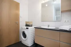 Ванна с умывальником и стиральной машиной фото