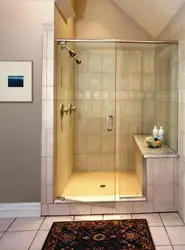 Duş ekranı fotoşəkili olan vanna otağı
