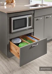 Микротолқынды пештің фотосуреті бар ас үй