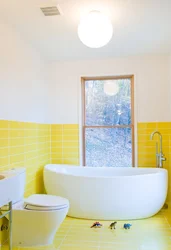 Yellow bathtub design photo