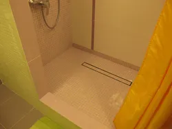Ванна бөлмесінің дизайны пердемен душ