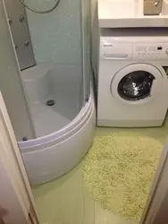 Dush va kir yuvish mashinasi bilan kichik hammom dizayni