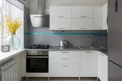 Үстелдің Сұр Фотосуреті Бар Жеңіл Ас Үй