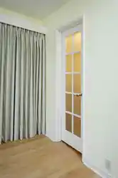 Интерьер спальни шторы двери