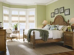 Olive wallpaper in the bedroom interior