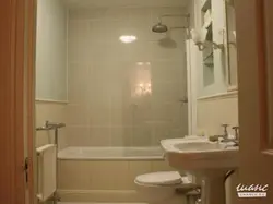 Doqquz mərtəbəli bina fotoşəkilində vanna otağı dizaynı