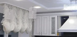 Mətbəx interyerində fransız pərdələri