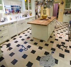 Ichki fotosurat oshxonasida plitkalar ostida linoleum