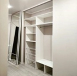 Güzgü Fotoşəkili Ilə Koridorda Qarderob