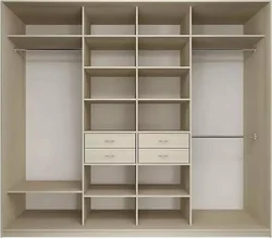 Bedroom closet capacity photo