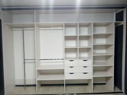 Bedroom closet capacity photo