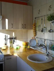 Кухня в корабле дизайн с холодильником