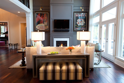 Living Room Design Sofa In The Middle
