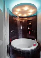 Small bathroom design with jacuzzi