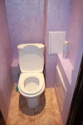 Toilet design in an apartment using decorative plaster