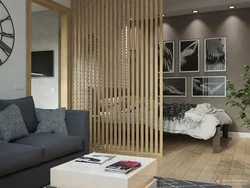 Қисмати Slatted Дар Дохили Ҳуҷраи Меҳмонхона Акс