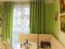 Mətbəx üçün divar kağızı fotoşəkilinə uyğun pərdələri necə seçmək olar