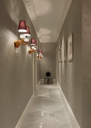 Koridorun içərisində divar lampaları