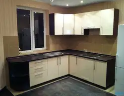 Акси countertops ошхона бо сиёҳ