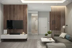 Divanın arxasındakı divardakı qonaq otağının daxili hissəsindəki slats