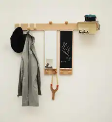Koridorun interyerində müasir asılqan