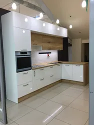 Uch qavatli oshxona fotosurati