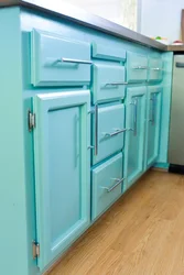 Фота пафарбаваных фасадаў кухні