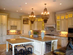 Combination of gold in the kitchen interior