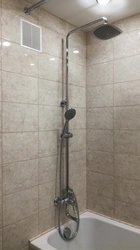 Трапічны душ для ваннай са змяшальнікам фота ў ванне