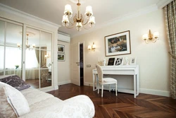 Light walls in the interior of the apartment