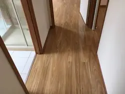 Linoleum dizayni bilan koridor
