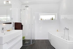 Photo of a glossy bathroom