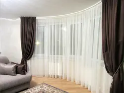 Tulle дар меҳмонхона дар сабки замонавӣ дар акс манзил