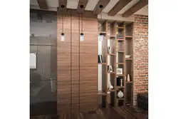 Koridor fotosuratidagi loft uslubidagi shkaf