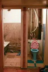 Photo of the door in the bathroom Khrushchev