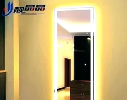 Дәліз дизайнында жарықтандыруы бар айна