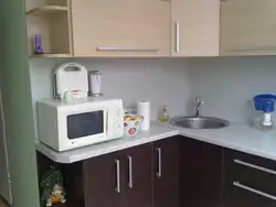Як паставіць мікрахвалёўку на маленькай кухні фота