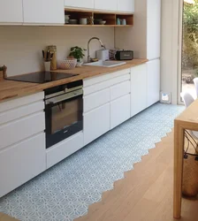 How to combine tiles on the kitchen floor photo