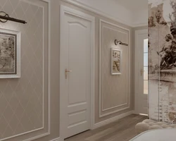 White wallpaper design in the hallway