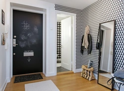 White wallpaper design in the hallway