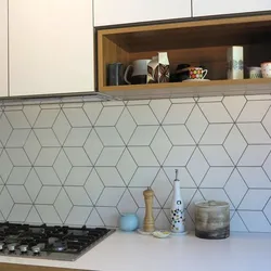 Kitchen design with honeycomb splashback