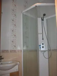 Хрущев суретіндегі бағанасы бар ванна